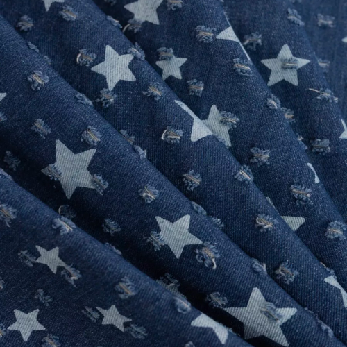 Ткань для рукоделия деним джинса с декоративной отделкой Состав: 85% хлопок, 15% полиэстер Плотность ткани 230 гр, ширина 170 см – Деним рваная джинса со звездами